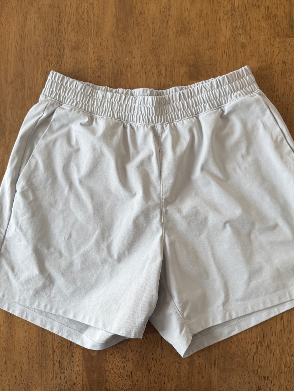 Uniqlo Mens Ultra Stretch Active Shorts 5", Light Gray, Size M